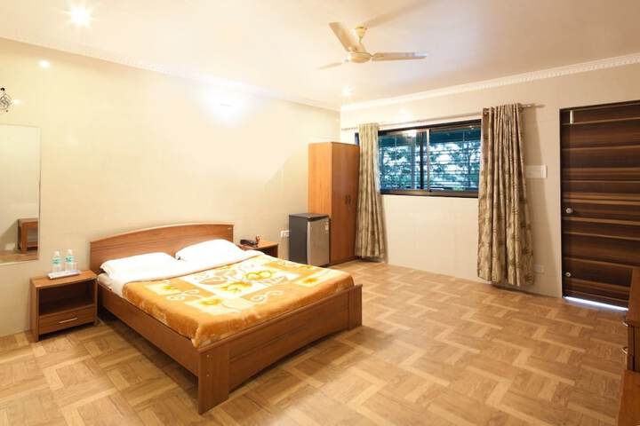 Room 3 of 33