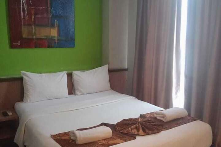 Room 3 of 32