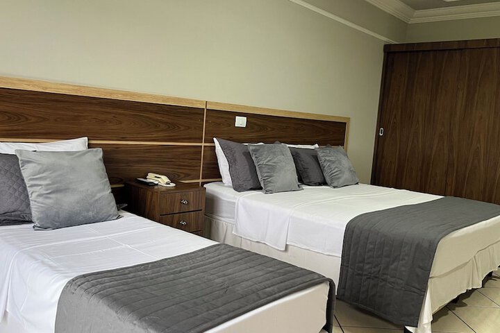 Room 4 of 7