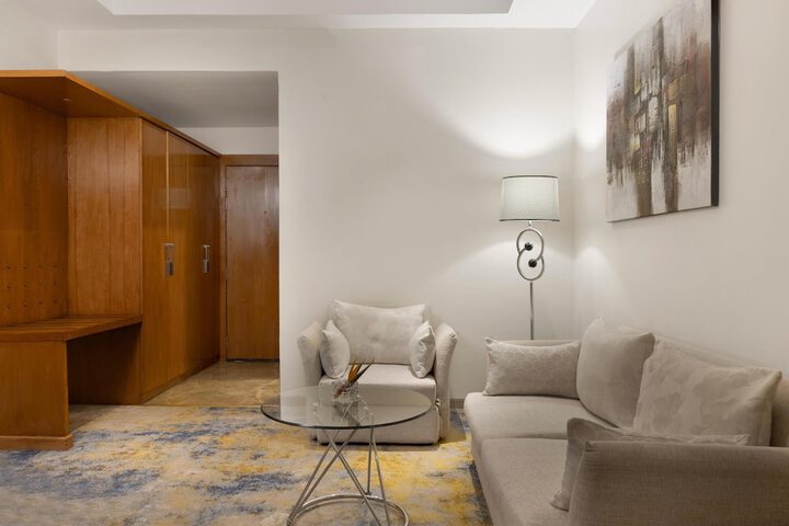 Room 16 of 191