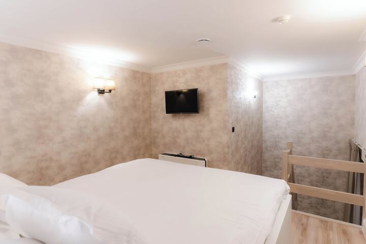 Room 32 of 113