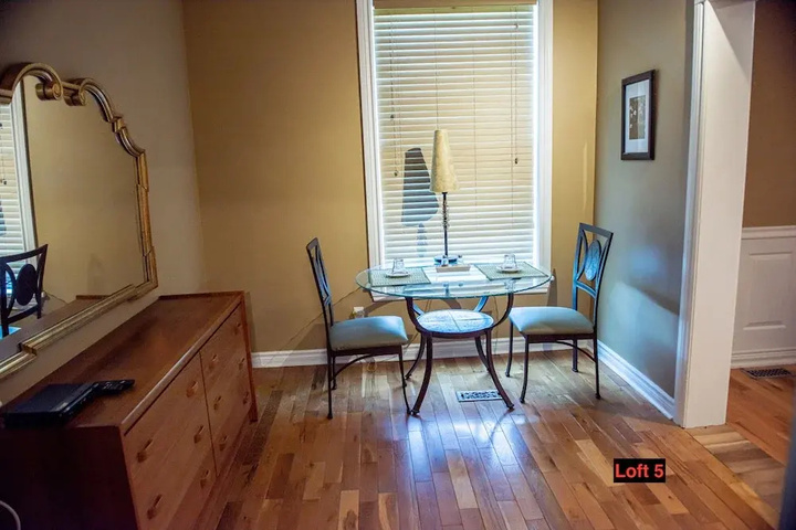 Room 4 of 16