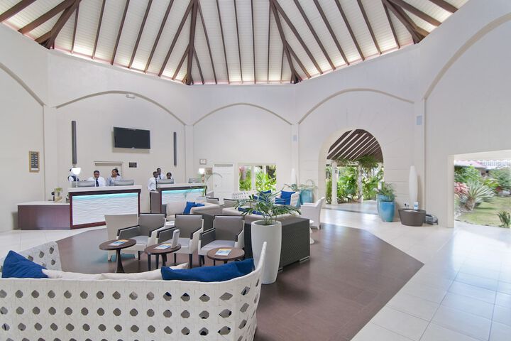 Entrance & Lobby