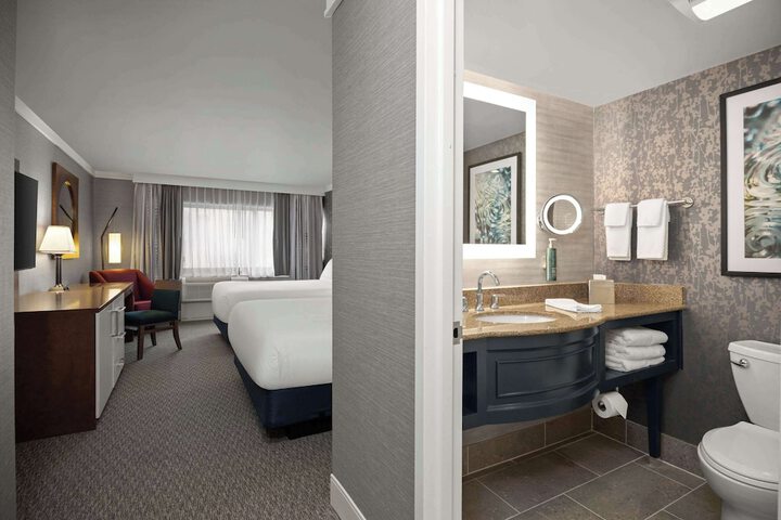 2 Queen Beds (6 of 10)