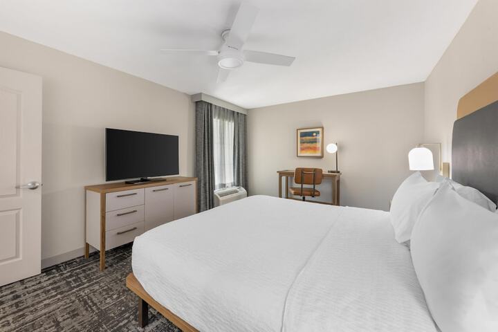 Room 8 of 40