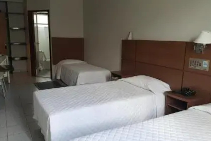 Room 8 of 9