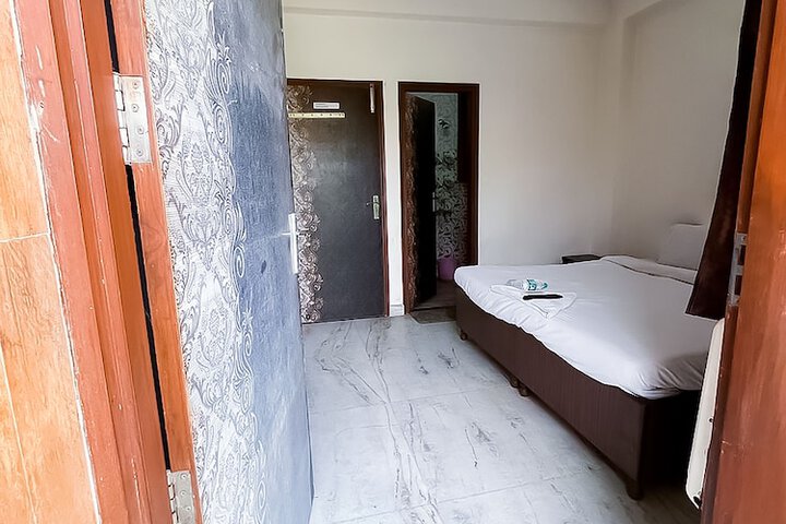 Room 15 of 28