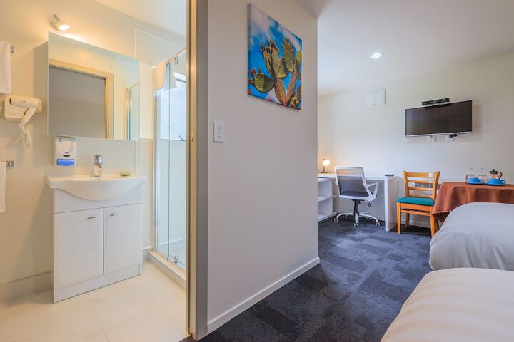 Room 6 of 24