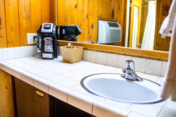 Bathroom sink