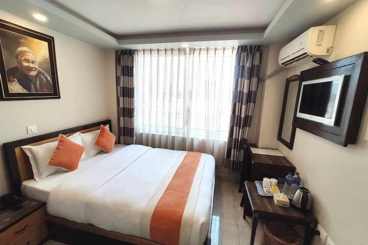 Room 5 of 15