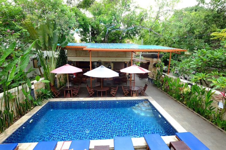 Hotel with Pool
