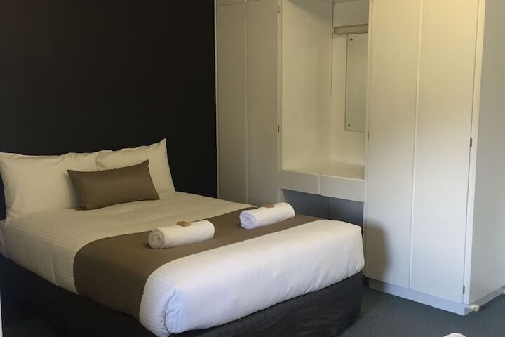 Room 18 of 42