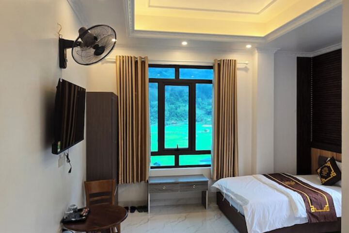 Room 34 of 62