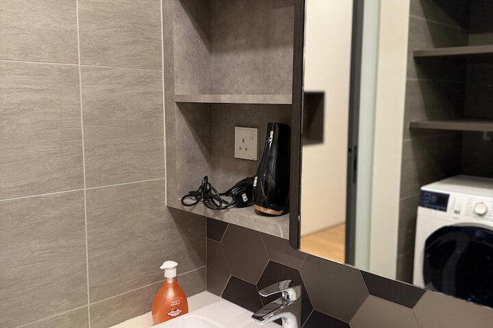 Room 53 of 77
