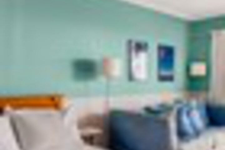 Room 401 of 663