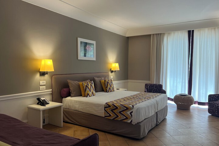 Room 47 of 143