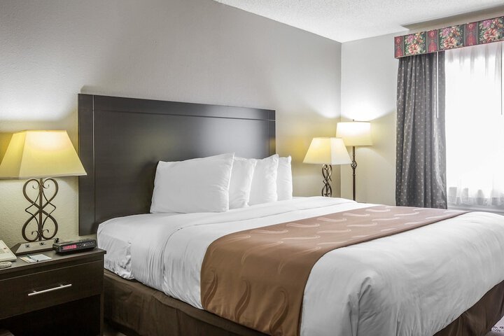1 King Bed (7 of 21)
