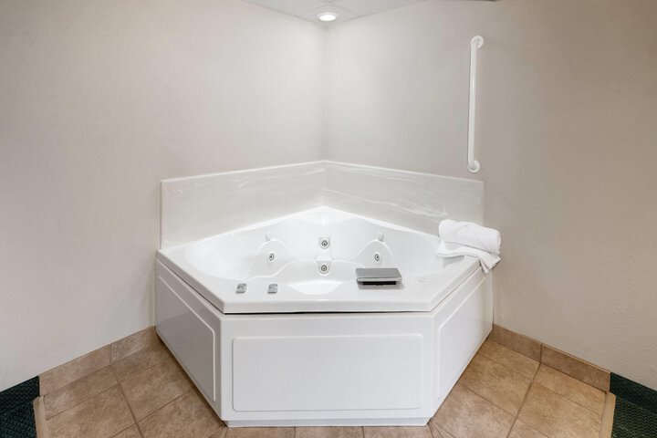 Jetted tub