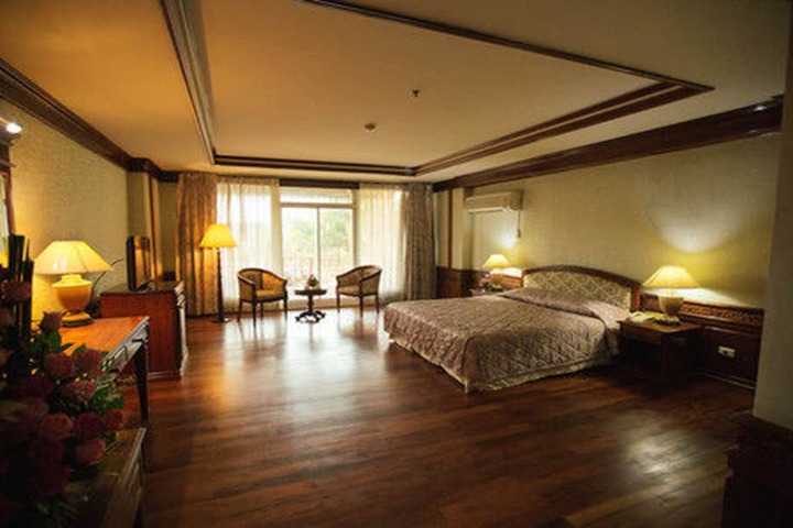 Room 10 of 35