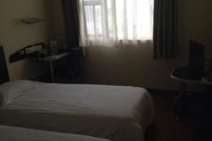 Room 17 of 28
