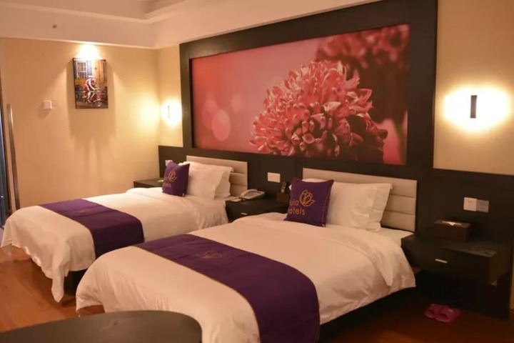 LUOYANG FERONIA HOTEL