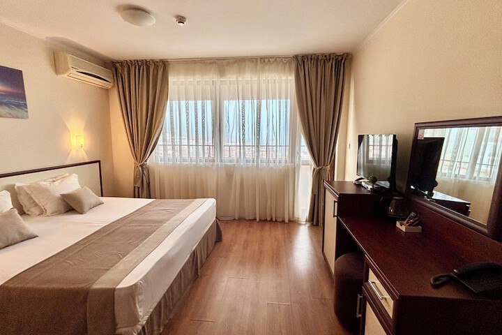 Room 17 of 34