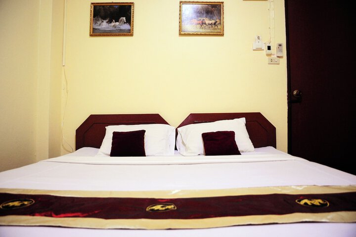 Room 10 of 13