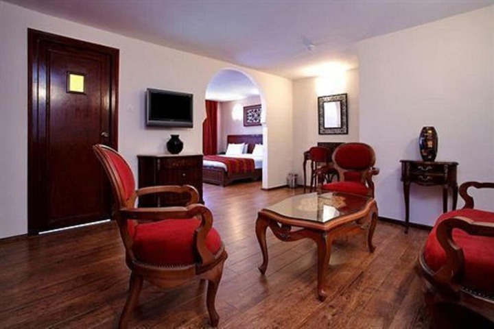 Room 14 of 38