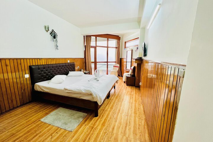 Room 11 of 29