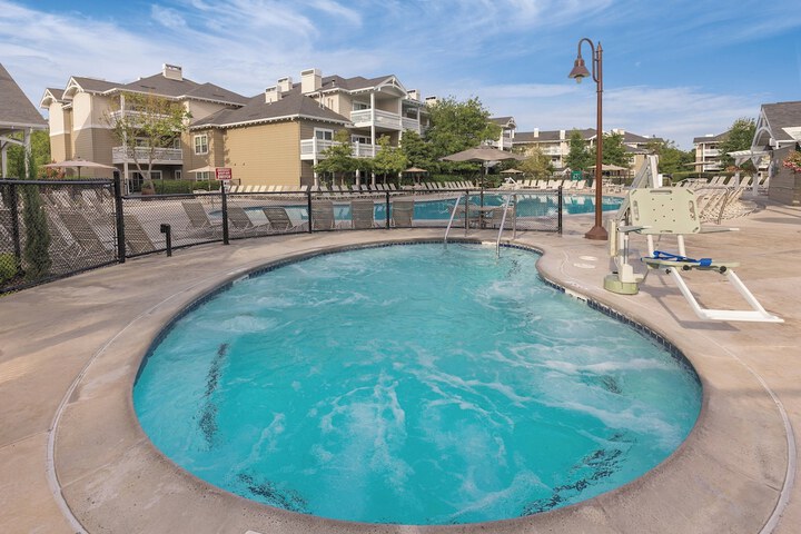 Hotel Pool