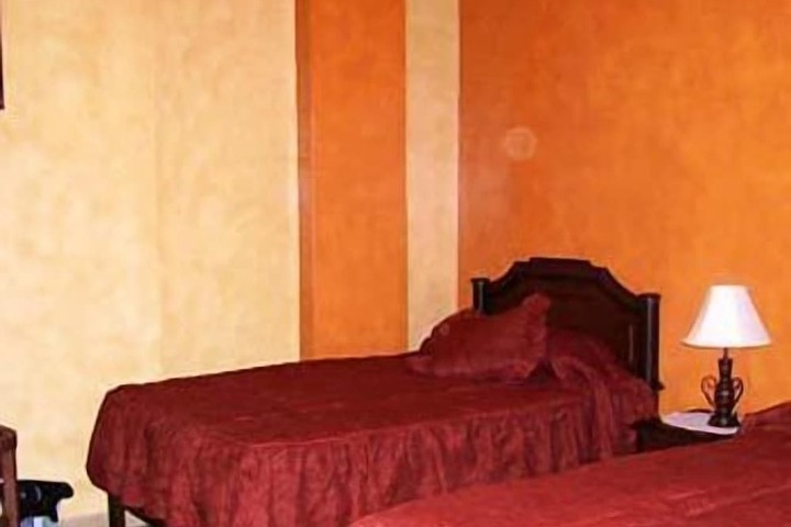 Room 9 of 25
