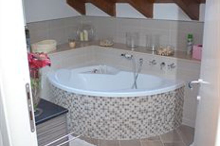 Hot Tub 56 of 61