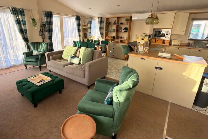 Room 4 of 18