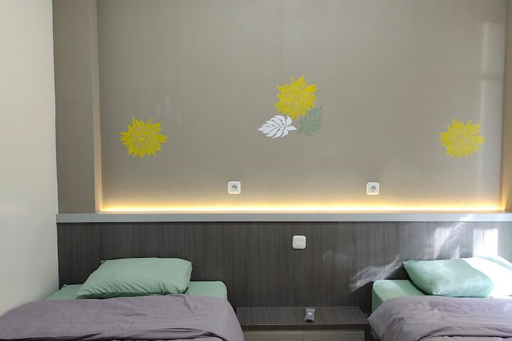 Room 11 of 17