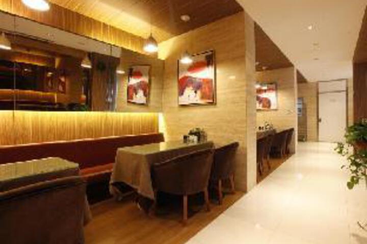Century Star Urumqi Changjiang Road Hotel