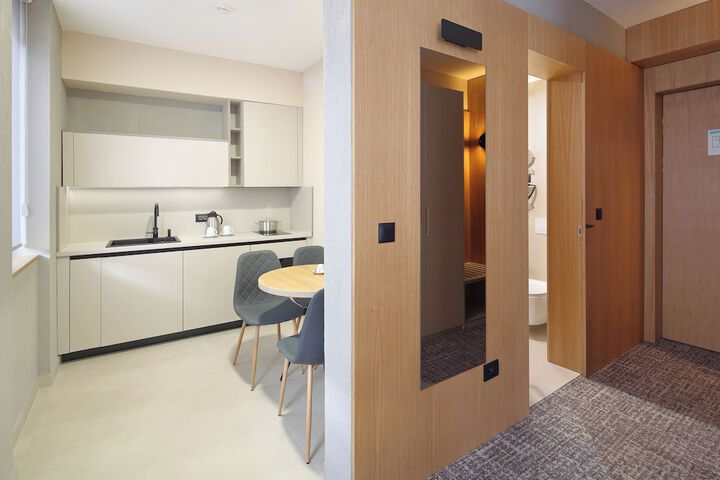 Room 13 of 80