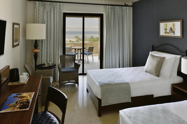 Room 51 of 218