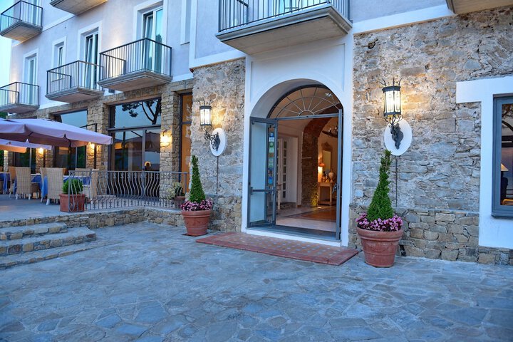 Hotel 49 of 64