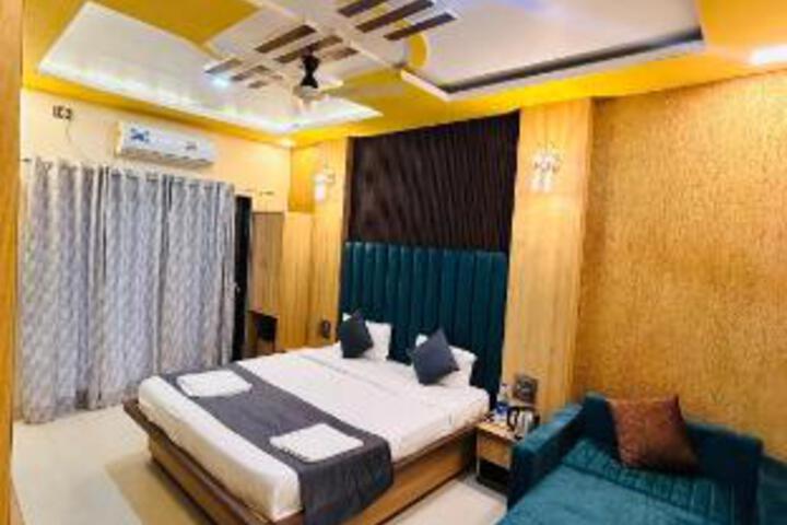 Room 16 of 16