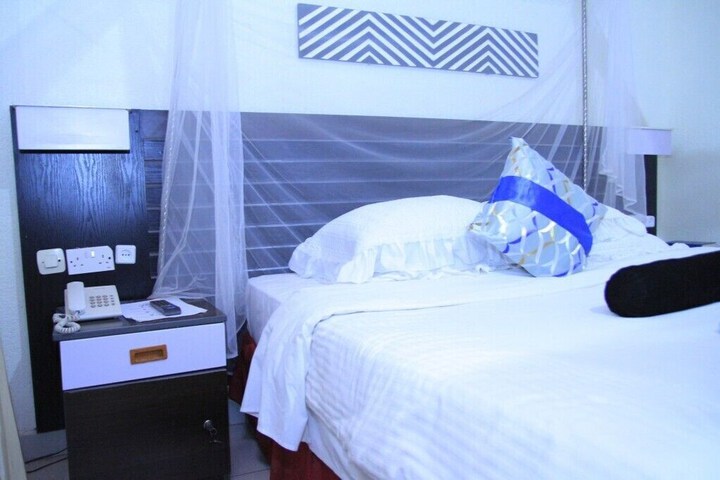Room 10 of 60