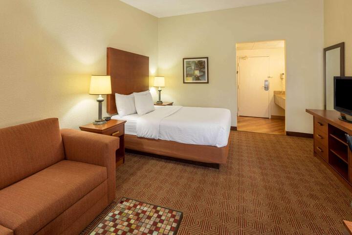 2 Double Beds (6 of 13)