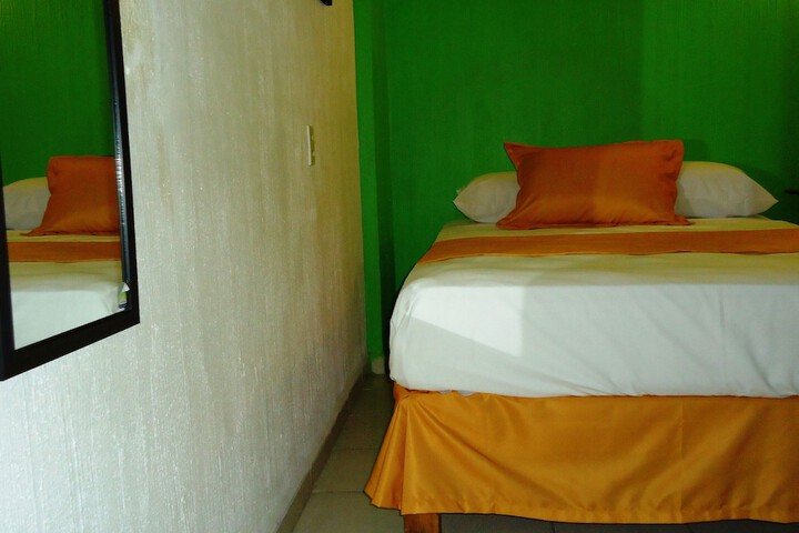 Room 11 of 28