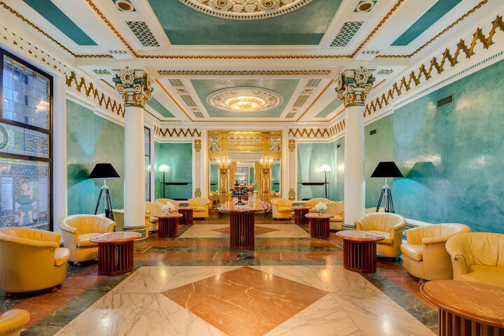 Entrance & Lobby