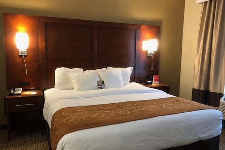 1 King Bed Suite (15 of 20)