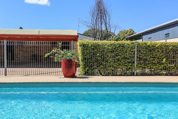 Pool 21 of 44