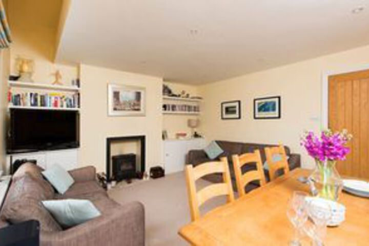 Spacious Comfortable 2BR Fulham Maisonette