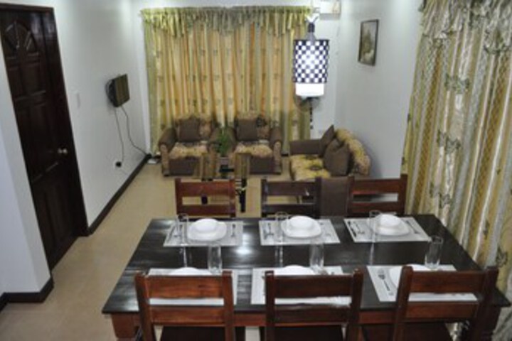 Room 4 of 12