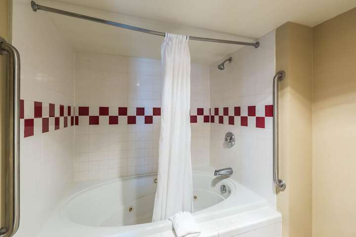 Room 9 of 37