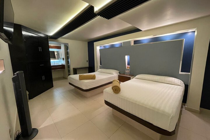 Room 9 of 16