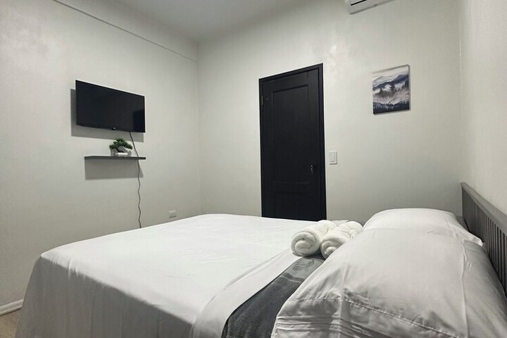 Room 5 of 16